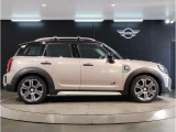 ☆MINIの車の始まりは大人四人がギリギリ乗れるコンパクトな車です!!今となっては3ナンバーですが、もともとは5ナンバーの車でした!!