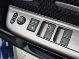 各席のパワーウインドウを手元で操作可能。使い勝手の良い設計です。
