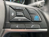 プロパイロットスイッチ。同一車線でのハンドルとアクセルのアシストが可能 長距離ドライブ時に同乗者との会話が弾みます。