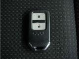 ◆スマートキー◆カギをバッグやポケットに入れたままでもドアロックの開閉ができる『スマートキー』付き!雨天や暗くなってもカギを取り出す必要がなくドアの開錠&エンジンも始動できます