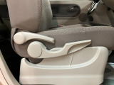 運転席シートリフターを装備しています★細かくドライビングポジションを設定できるので運転し易く、疲れにくいですね♪