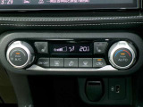 快適オートエアコン付♪設定温度をキープし車内を快適な温度に保ちます♪