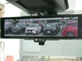 インテリジェント・ルームミラー。ルームミラーに、リヤカメラの車両後方映像を表示。世界初の新技術で、荷物や人で見えづらかった後方視界がクリアに!