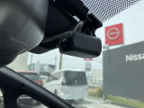 万が一の事故のときに証拠としても使えるドライブレコーダーが装備されています。スマホと接続して記録映像を見る事が出来ます。