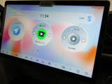 12.8インチの大画面ディスプレイを備え、さまざまな機能やアプリをご利用いただけます。視認性にも優れ、快適で先進的なドライブ空間を演出します。