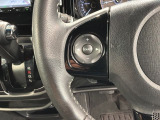ステアリングにオーディオ操作スイッチが付いています。オーディオ画面に直接タッチしなくても操作が出来ますので、運転に集中できます。