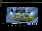 バックカメラの画像です。ガイドラインがスムースな車庫入れをサポートいたします。車庫入れの安心感がアップしますね。