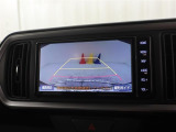 バックモニターが装備されております。運転初心者から上級者まで頼れる機能です。