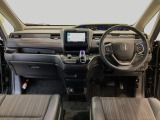 【前方視界】開放的な前方視界!運転がしやすく疲れにくいです♪窓が大きく、見通しがとっても良いおクルマですよ♪