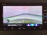 【バックカメラ】運転が苦手な方も車庫入れラクラクです!ギアをリバースに入れれば自動的に切り換わりますので、面倒な操作は不要です♪狭い駐車場もお車を傷つけず安心ですね!