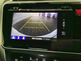 リバースギアに入れるだけで後方の表示へ切り替わります。夜間や雨の日の駐車も楽になりますよ。