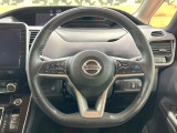 【純正革巻きステアリング】上質な革を使用することで、手にしっかり馴染みとても運転しやすいハンドルです♪
