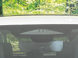 【トヨタセーフティセンス】走行中に前方の車両等を認識し、衝突しそうな時は警報とブレーキで衝突回避と被害軽減をアシスト。より安全にドライブをお楽しみいただけます。