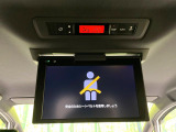 【フリップダウンモニター】大画面モニターで後席でもエンタメをお楽しみいただけます。小さなお子様にも大人気の装備です♪