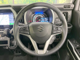 インテリアに合わせたデザインのステアリングは、運転される方のことも考え、運転しやすい形状、大きさです。是非一度、実際に触ってお確かめください。
