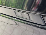 【ハンズフリーパワーバックドア】リアバンパー下部に足先を出し入れするだけでバックドアが自動で開閉♪両手が荷物でふさがっている時でもラクラク開閉操作が行えます!
