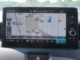 【ホンダコネクト対応ナビ】快適な操作性で、使える機能が満載!自動地図更新機能や24時間365日緊急サポート、スマートフォンを使ったドアロック解除・エンジン始動などといった便利な機能が搭載されています。
