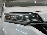 LEDヘッドライトは、点灯の瞬間から最大光量を発揮し、突然暗くなるトンネルなどでの安定感を高めます。