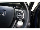 Hondaセンシングの機能のひとつ、アダプティブクルーズコントロール付!アクセルから足を離しても設定したスピードと前車との車間を保ち走行してくれます!車線維持もアシスト☆高速道路で疲労軽減ですね☆