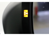 車体後部のセンサーにより、後側方から接近する車を検知する「スバルリヤビークルディテクション」を搭載。