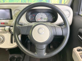 インテリアに合わせたデザインのステアリングは、運転される方のことも考え、運転しやすい形状、大きさです。是非一度、実際に触ってお確かめください。