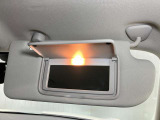 【運転席サンバイザー】鏡が付いているのでメイク直しなどにも便利★