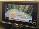 【バックカメラ】駐車時に後方がリアルタイム映像で確認できます。大型商業施設や立体駐車場での駐車時や、夜間のバック時に大活躍!運転スキルに関わらず、今や必須となった装備のひとつです!