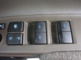 もちろん全席パワーウインドー付。運転席から操作できて便利です。
