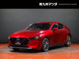 中古車専門再生工場にて熟練専任スタッフが丁寧に清掃、仕上げを実施しております。また、お客様に安心してご検討いただける様、公取協が定める基準に基づき車両検査を実施し、車両状態評価証を発行しております。