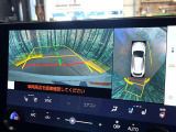【パノラミックビューモニター】専用のカメラにより、上から見下ろしたような視点で360度クルマの周囲を確認することができます☆死角部分も確認しやすく、狭い場所での切り返しや駐車もスムーズに行えます。