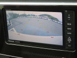 バックモニター付きでガイドラインがモニターに表示され、車庫入れや縦列駐車などの際に役立ちます!
