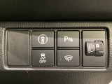 ハンドルの右側にはヘットライトリベライザーとHondaセンシング用のメインスイッチがついています。ヘッドライトリベライザーは道路状況や積荷の加重に応じてライトの高さを調節できます。