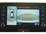 パノラミックビューモニター付きです。車両を上から見たような映像をディスプレイオーディオ画面に表示。運転席からの目視だけでは見にくい、車両周辺の状況をリアルタイムでしっかり確認できます。