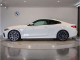 BMWではロングホイールベースの採用をしており、すべての車種に適用され、走行中の安定感の向上されております。また室内空間の広さにも貢献しております。