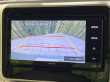 【バックカメラ】駐車時に後方がリアルタイム映像で確認できます。大型商業施設や立体駐車場での駐車時や、夜間のバック時に大活躍!運転スキルに関わらず、今や必須となった装備のひとつです!