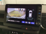 リバースギアに入れるだけで後方の表示へ切り替わります。夜間や雨の日の駐車も楽になりますよ。