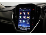 車両やエアコンの設定、STARLINK、テレビ、ラジオなど色々な機能を内蔵。タッチパネルでスマートに操作できます。USBやBluetoothにも対応しているので好きな音楽と一緒にお出かけできます。