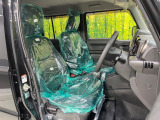 運転席シート廻りは使用感も少なく、良好な状態となっています。前オーナー様が丁寧に使っていたことがよくわかりますね。
