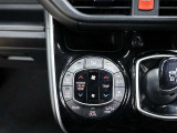 左右独立温度コントロールフルオートエアコンです。運転席、助手席それぞれで独立して温度設定ができます。冷え性の方が乗っても安心ですね♪
