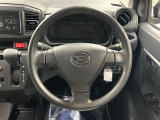 インテリアに合わせたデザインのステアリングは、運転される方のことも考え、運転しやすい形状、大きさです。是非一度、実際に触ってお確かめください。
