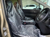 クッション性とホールド性がある運転席・助手席シートとなっております♪