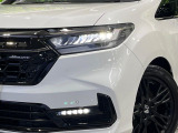 【LEDヘッドライト】悪天候や夜間走行時も良好な視界を確保し安心して運転できる高輝度LEDヘッドライトを装備!点灯速度が早く、消費電力も抑えられています。