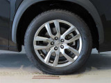 純正のアルミホイール装着車です。タイヤサイズは225/60R18です。