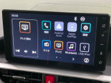 【9型ディスプレイオーディオ】お手持ちのスマートフォンとの連携で、ナビや音楽再生など各種アプリを使用可能。スマホに近い感覚でお使いいただけます♪