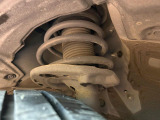 お車を安心してお乗りいただく為には、足回りの定期点検が欠かせません。サービスサポート(有償保証)では無料点検もご提供しており、安心のカーライフをお過ごしいただけるサポート体制が整っています。