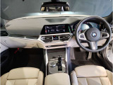 BMWの運転席はドライバーオリエンテッドという構造を採用。ドライバー目線の操作がしやすい設計になっており、ドライブ中にも目線の移動が少なく運転中にも簡単に操作ができます。
