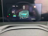 メーター内のディスプレイには運転をサポートするさまざまな情報を表示。