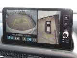運転をしやすくする多彩な視界を手に入れるシステム。「見通しの悪い交差点での発進」「料金所などへの幅寄せ」「バック駐車」「縦列駐車」といった、多くの人が苦手意識を持ちやすいシーンで効果を発揮します。