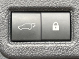 【パワーバックドア】スマートキーや運転席のボタンを押すだけでリアゲートが自動で開閉します!荷物を持っている時や、高い位置にあるバックドアを閉める際に便利な機能です♪
