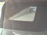 【プリクラッシュセーフティ】前方の車両等を検知し、衝突しそうな時は警報で注意を促し、ブレーキを踏む力をサポート。ブレーキを踏めなかった場合は衝突被害軽減ブレーキが作動、衝突回避をサポートします。